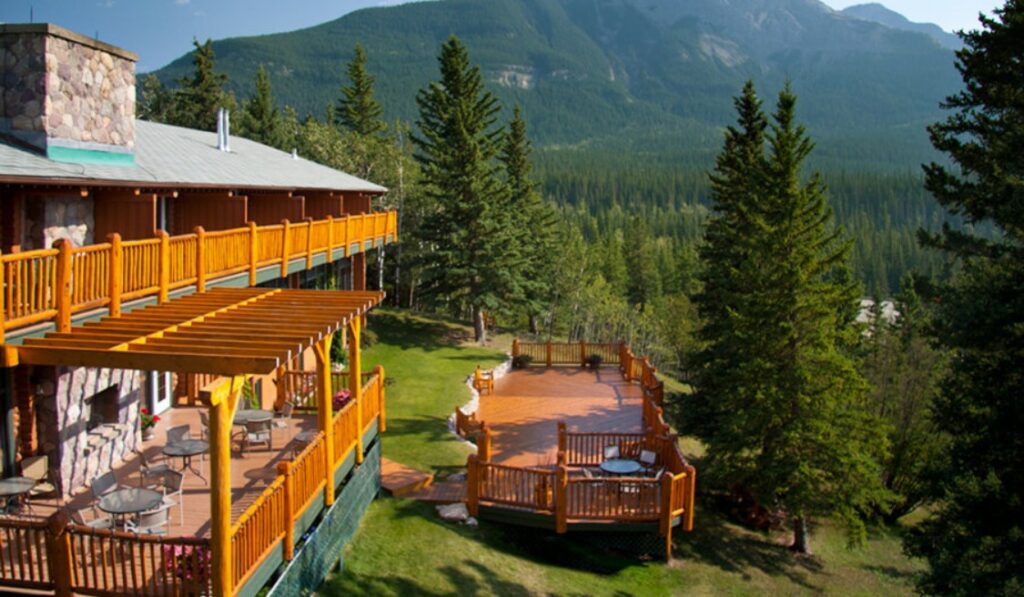 Overlander Mountain Lodge between Hinton and Jasper on the Yellowhead Trail Alberta