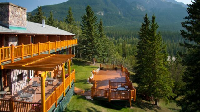 Overlander Mountain Lodge between Hinton and Jasper on the Yellowhead Trail Alberta